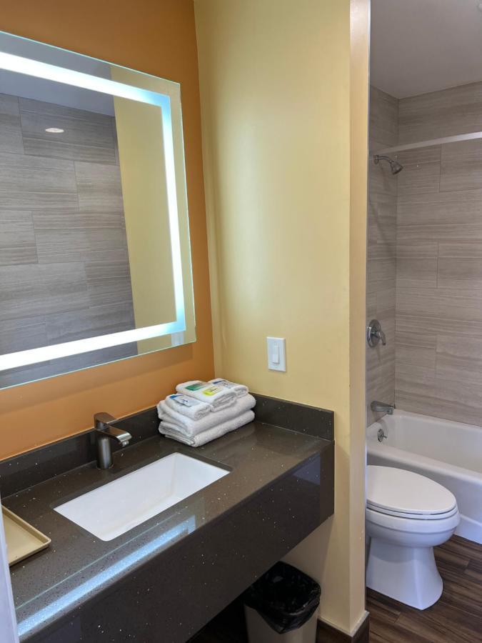Industry Inn & Suites 라푸엔테 외부 사진