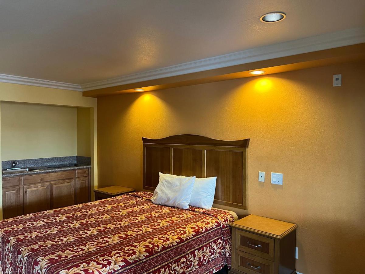 Industry Inn & Suites 라푸엔테 외부 사진
