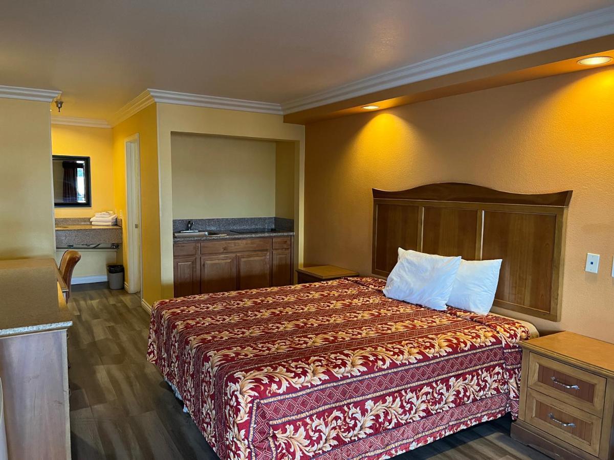 Industry Inn & Suites 라푸엔테 외부 사진