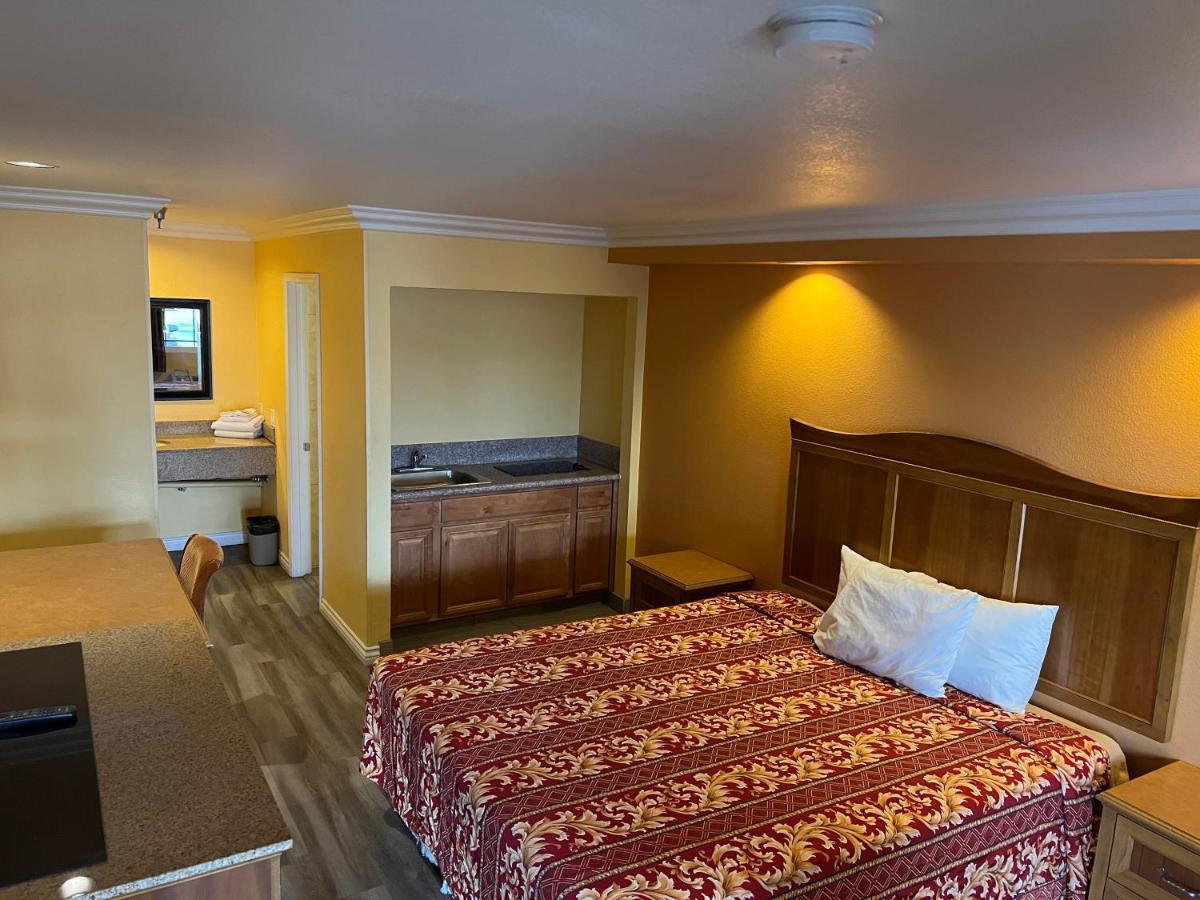 Industry Inn & Suites 라푸엔테 외부 사진