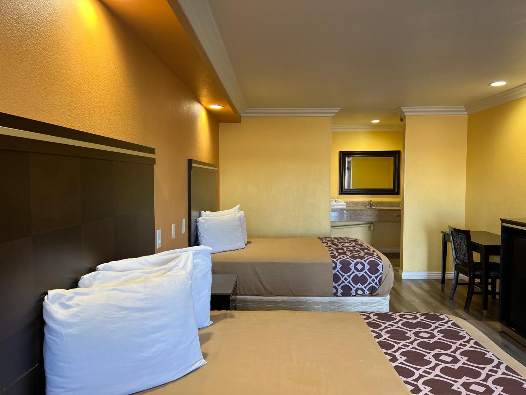 Industry Inn & Suites 라푸엔테 외부 사진