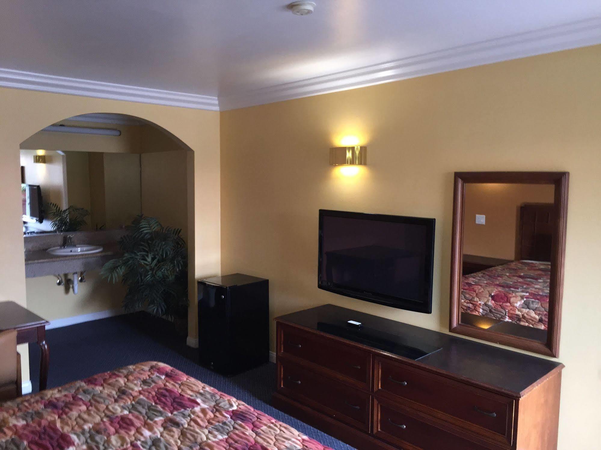 Industry Inn & Suites 라푸엔테 외부 사진