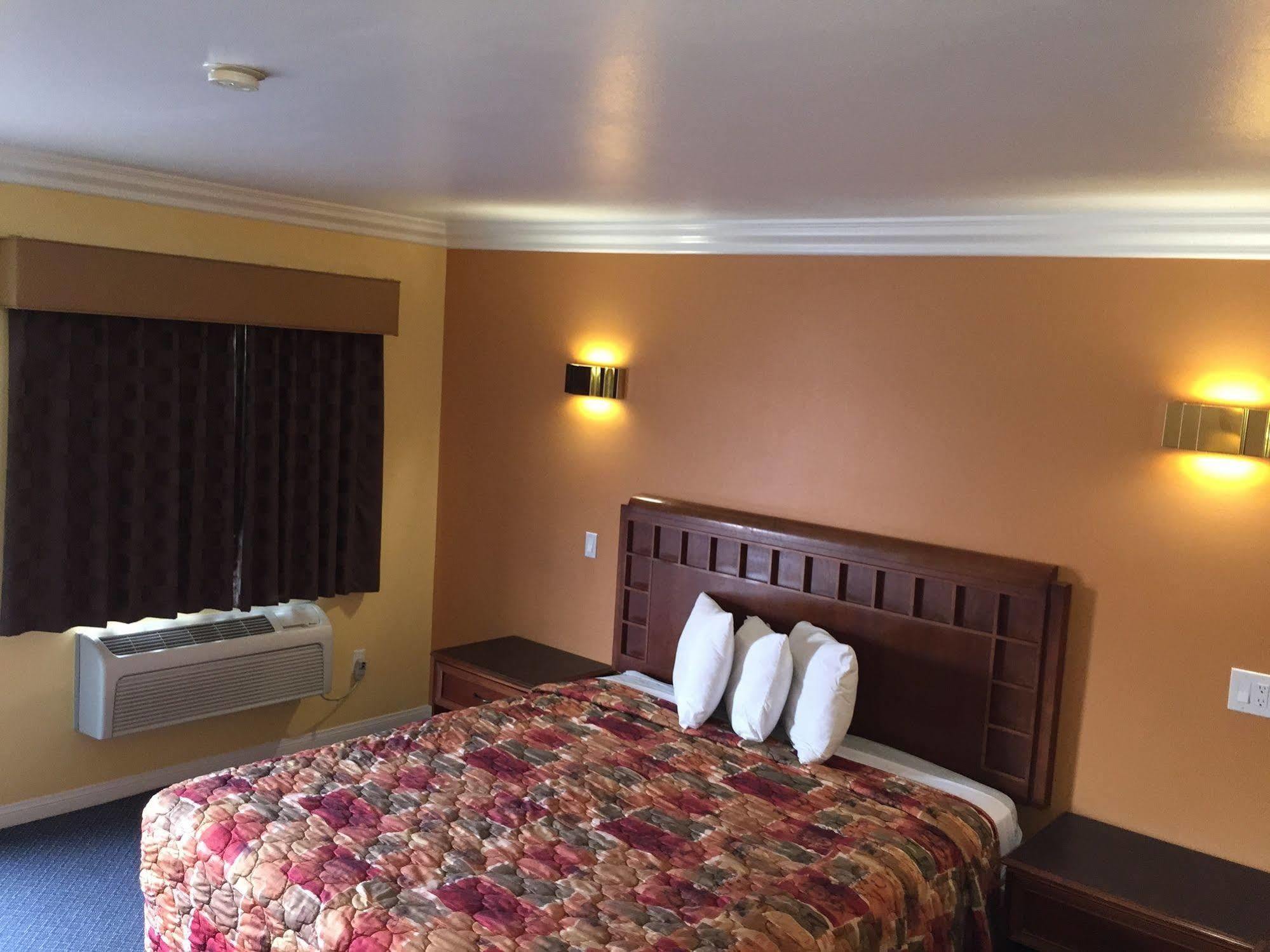Industry Inn & Suites 라푸엔테 외부 사진