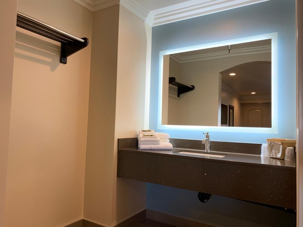 Industry Inn & Suites 라푸엔테 외부 사진