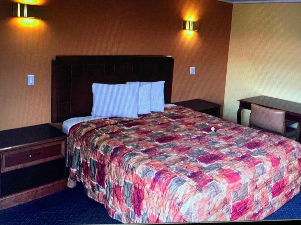 Industry Inn & Suites 라푸엔테 외부 사진