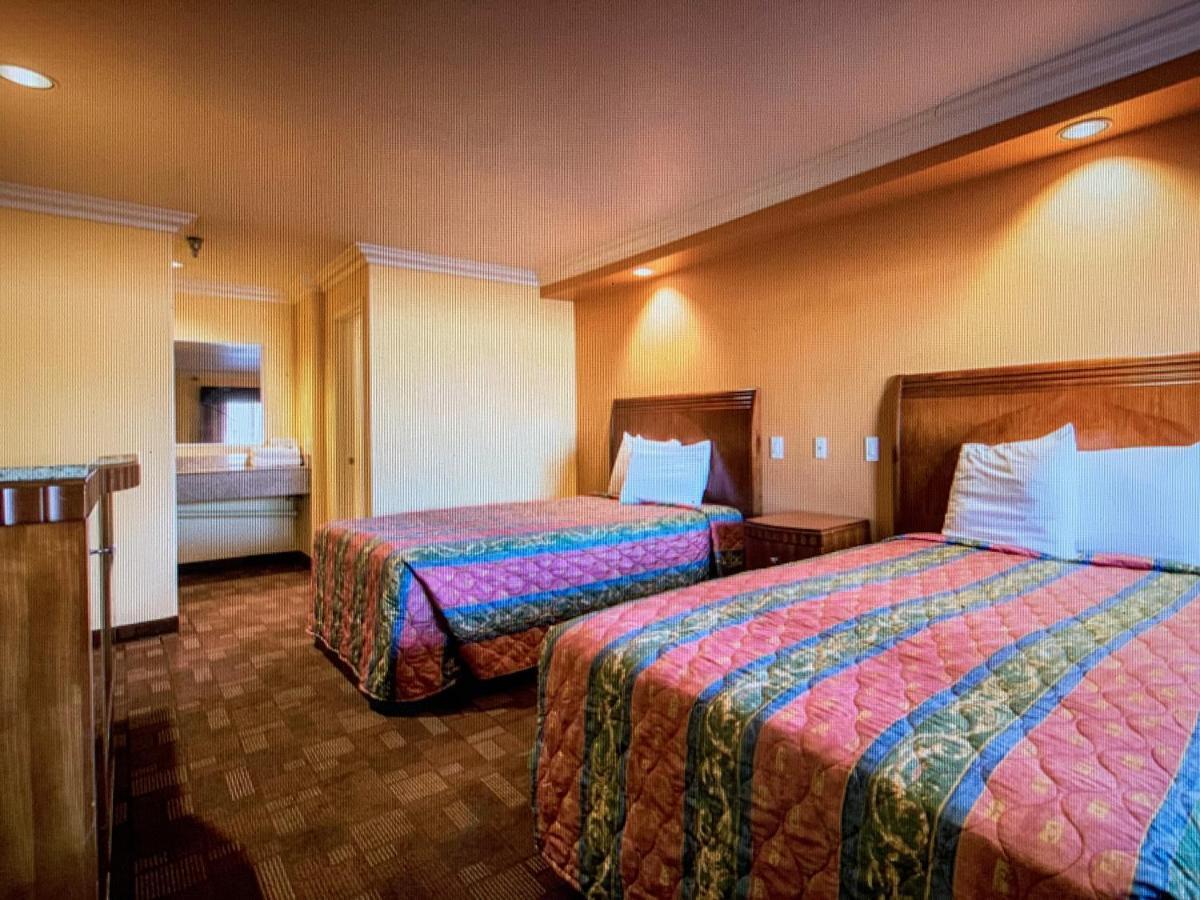 Industry Inn & Suites 라푸엔테 외부 사진
