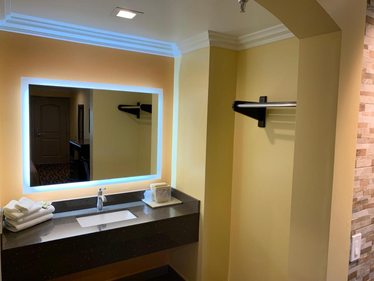 Industry Inn & Suites 라푸엔테 외부 사진